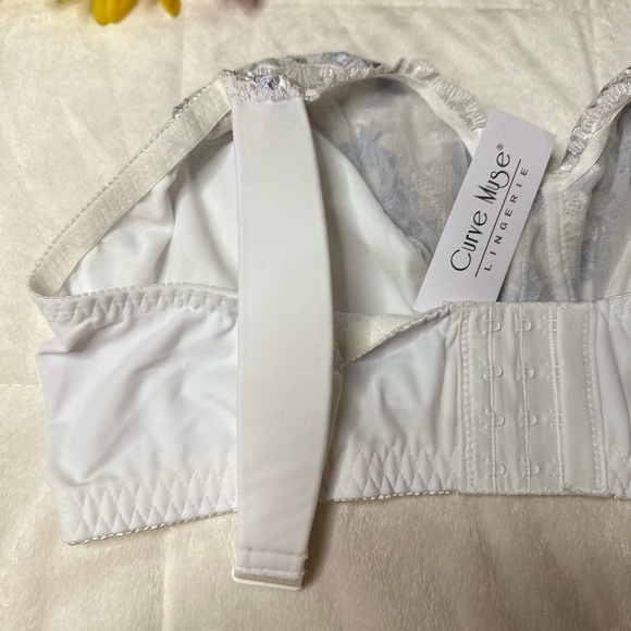 New Curve Muse Lingerie White Wireless Bra w/Embroidered Lace Plus Size 40DDD - Picture 7 of 8